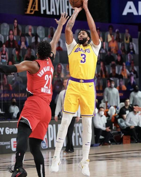  凯尔特人防守效率稳居联盟榜首，场均失分不足百分